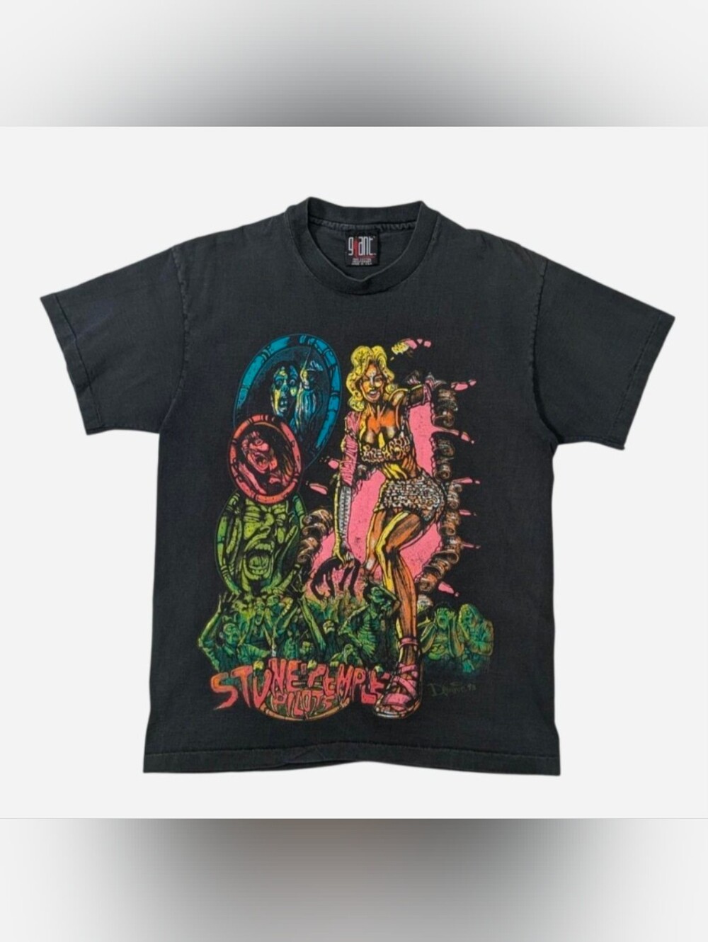 Vintage 1993 Stone Temple Pilots (STP) concert t-shirt. Tour Size Large
